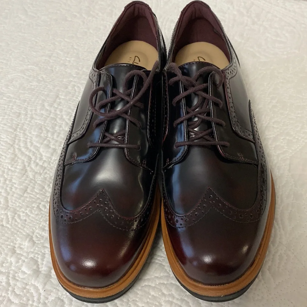 Ladies’ Oxfords by Clarks - Picture 3 of 14